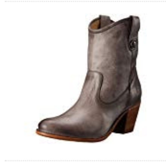 Frye Women's Jackie Button Short, sz 7 - Picture 2 of 7